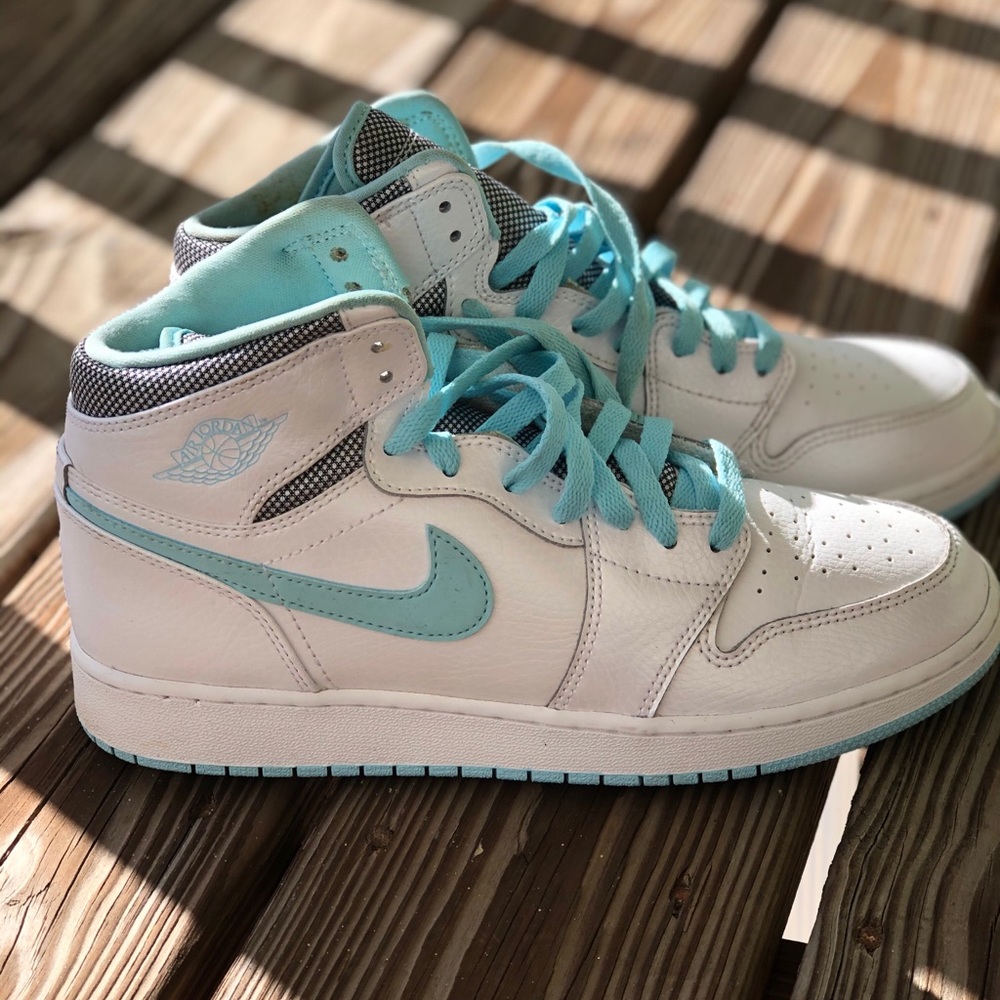 Jordan Retro 1 still white